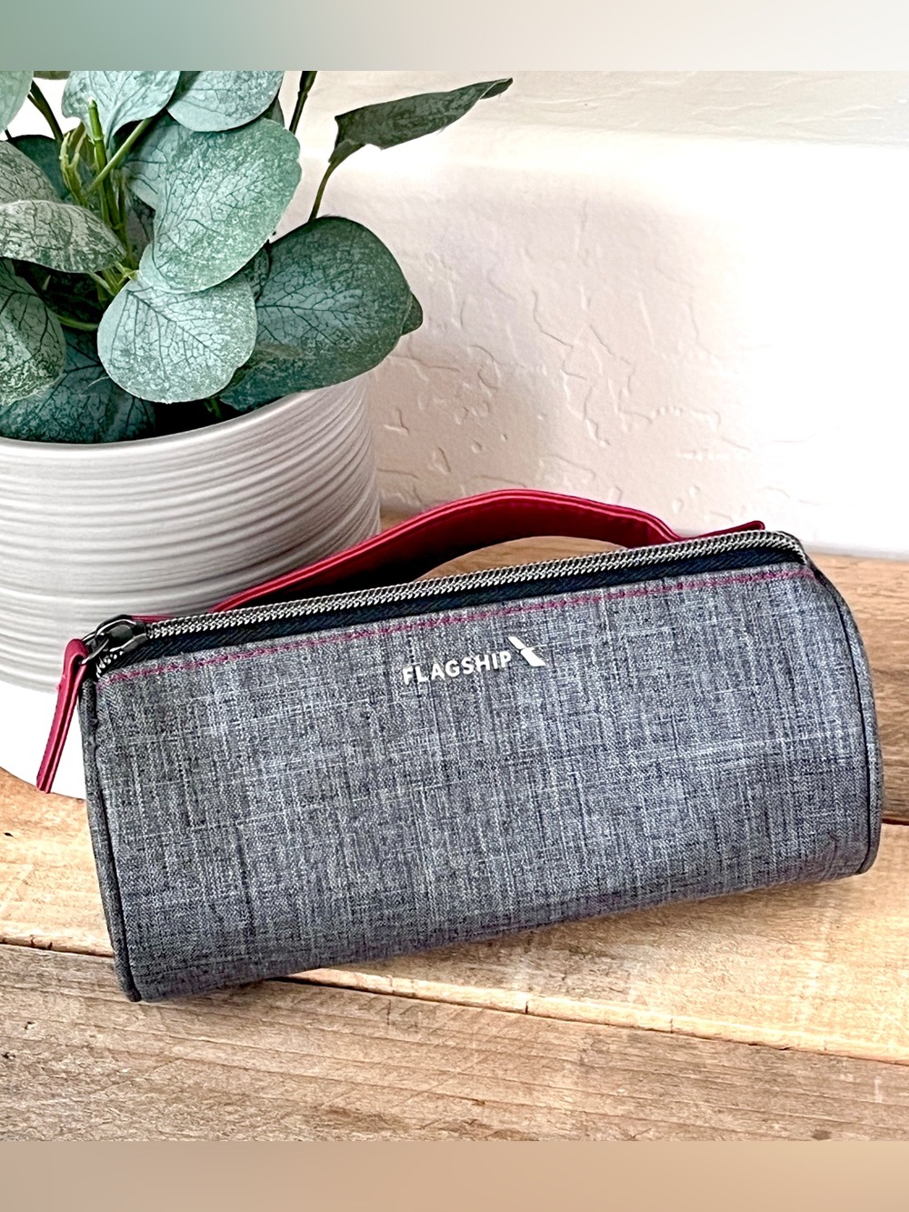 American Airlines Flagship First Class Amenity Toiletry Bag Gray Red